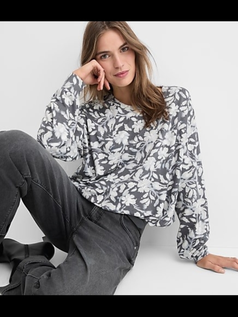 LOFT Gray & White Floral Pullover Bubble hem Jersey Top